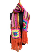 Carica l&#39;immagine nel visualizzatore di Gallery, Sciarpa uncinetto
