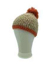 Carica l'immagine nel visualizzatore di Gallery, Pompon hat
