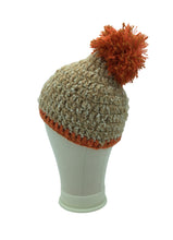 Carica l'immagine nel visualizzatore di Gallery, Pompon hat
