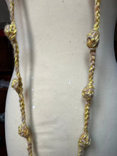Carica l'immagine nel visualizzatore di Gallery, Collana Ambra in lana
