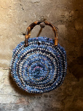 Carica l&#39;immagine nel visualizzatore di Gallery, Borsa rotonda uncinetto
