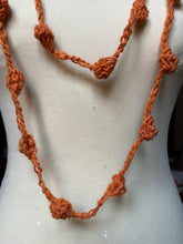 Carica l'immagine nel visualizzatore di Gallery, Collana Ambra in lana

